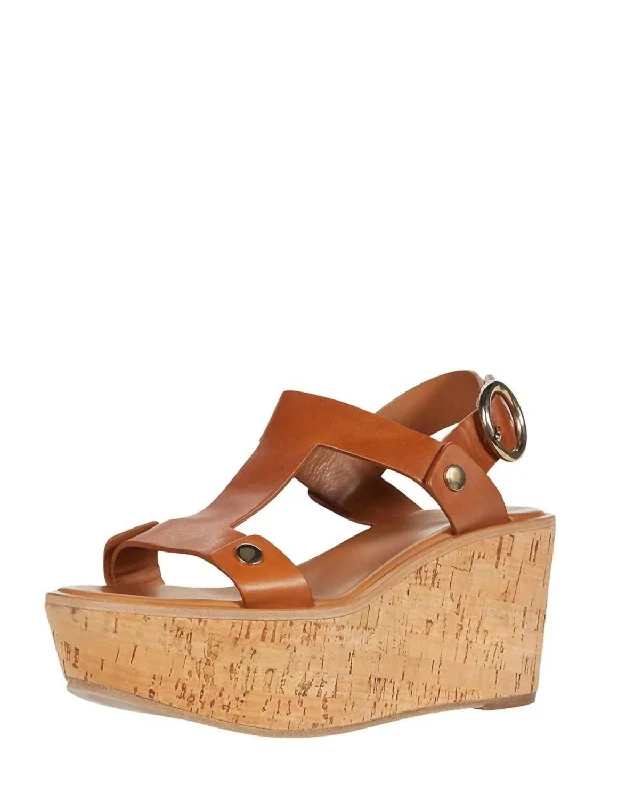 Dahlia Rivet Wedge In Caramel