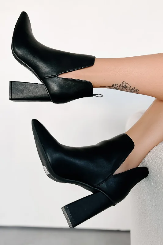 Boston In The Side Cut-Out Ankle Booties (Black)